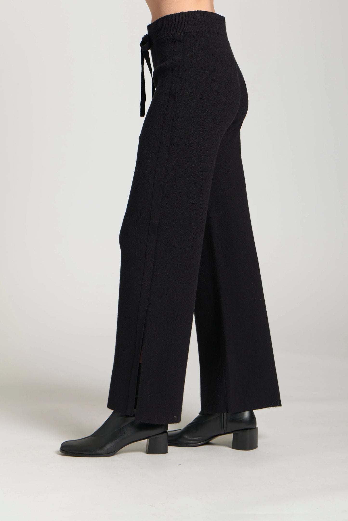 APNY Pull-On Pant With Split Hem - Black