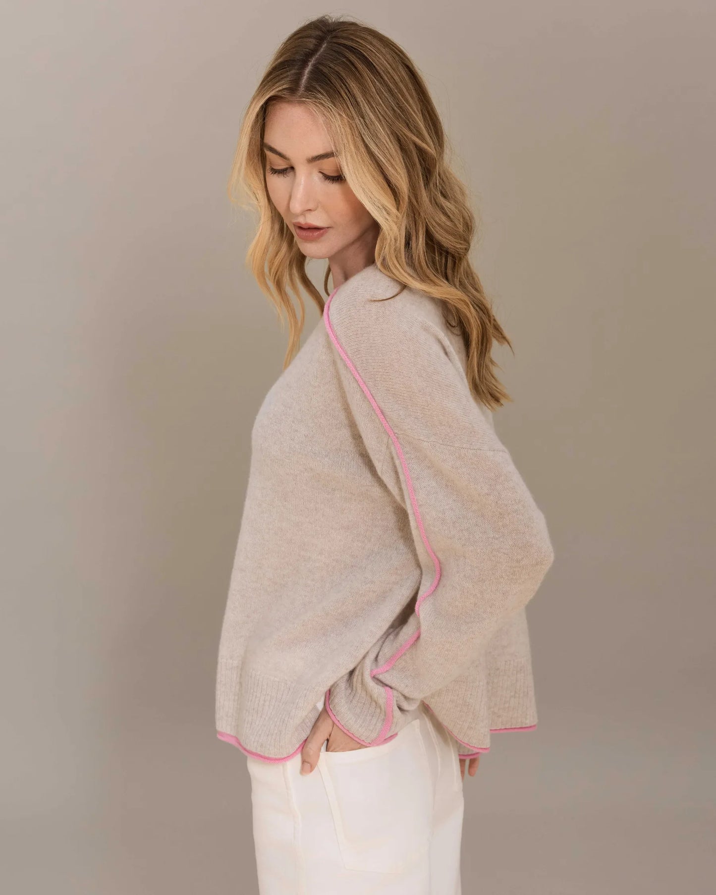 Alashan Cashmere Eliana Crew Tipping - Latte/Glam Pink