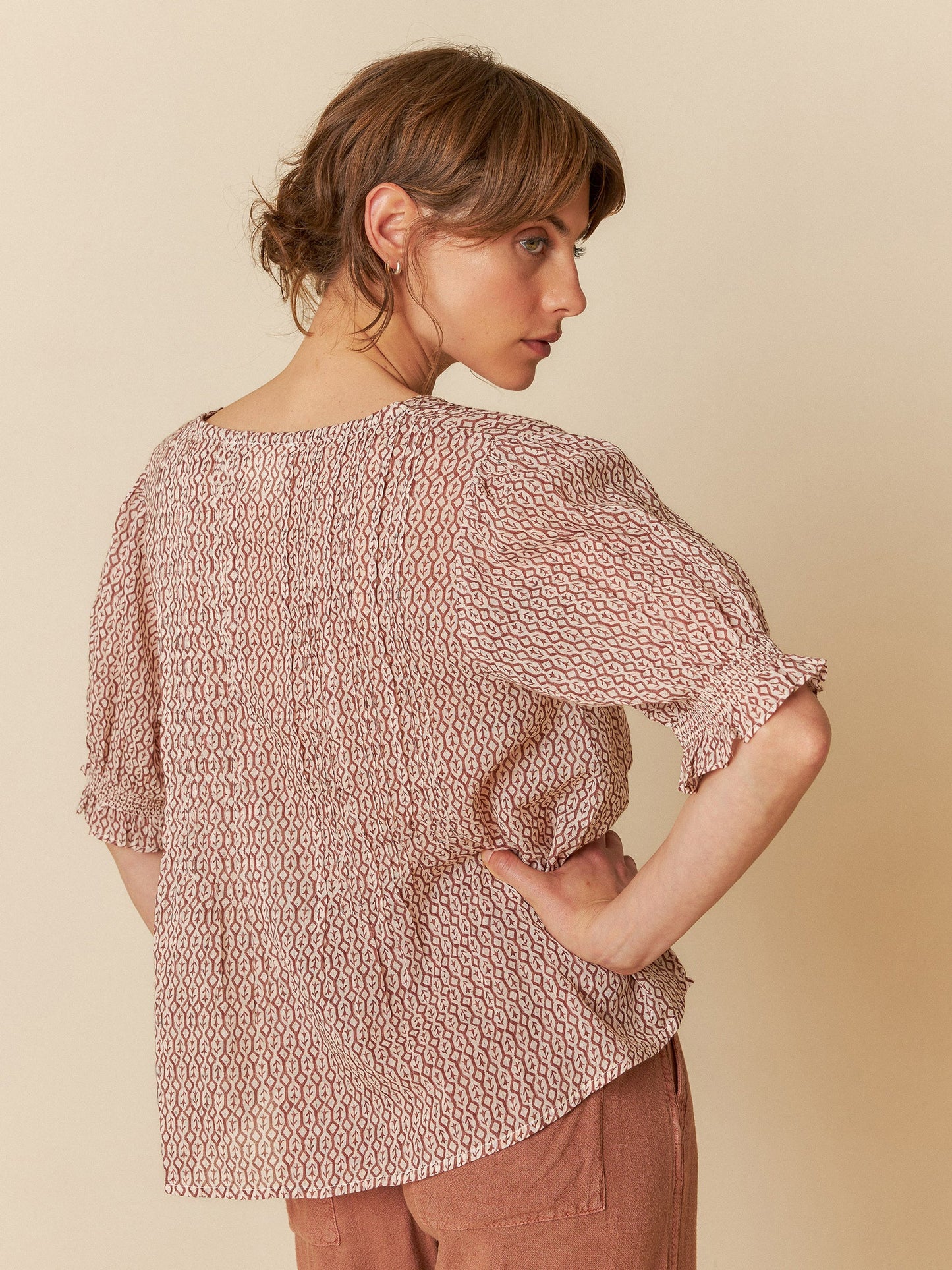 Indi & Cold Elastic Short Sleeve Shirt Marron