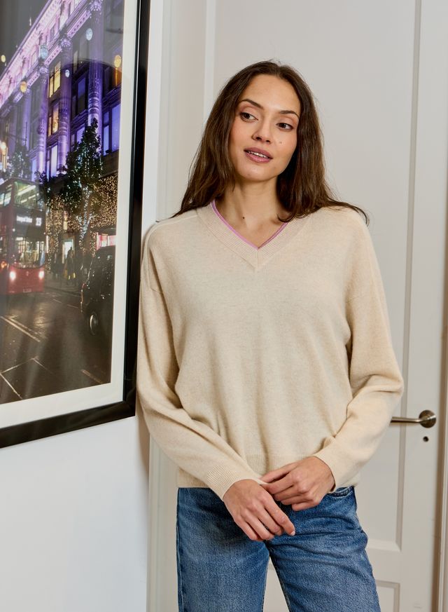 Design History V Neck Sweater | Eco Dust/Dore