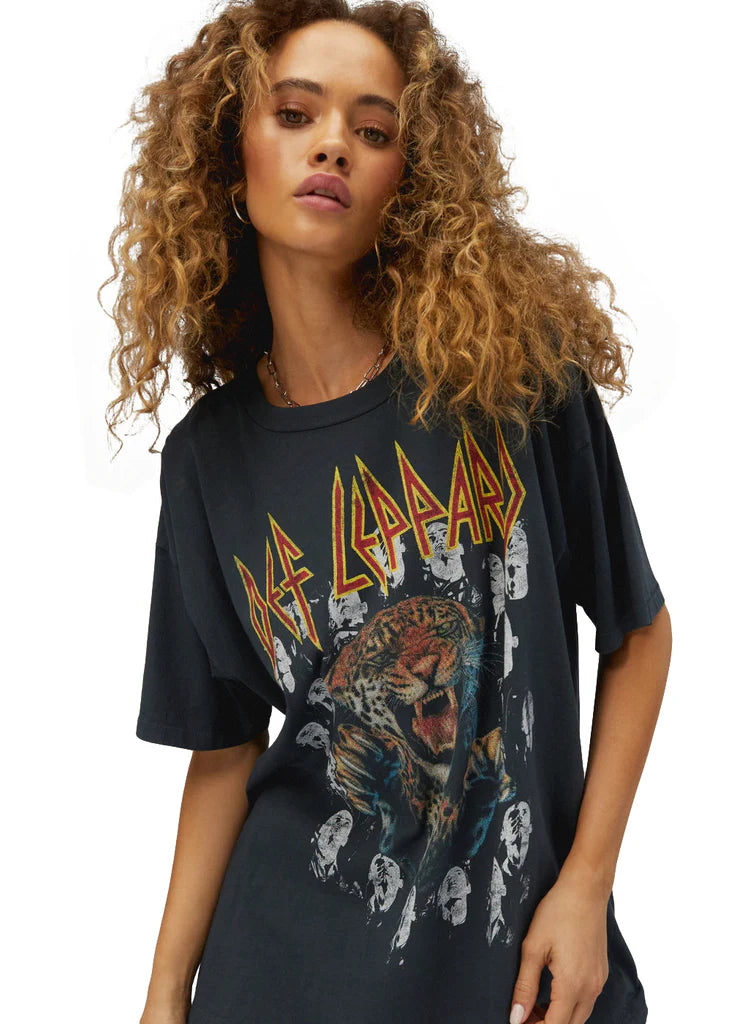 Daydreamer Def Leopard Vertigo High n Dry Band Shirt